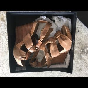 Shoe